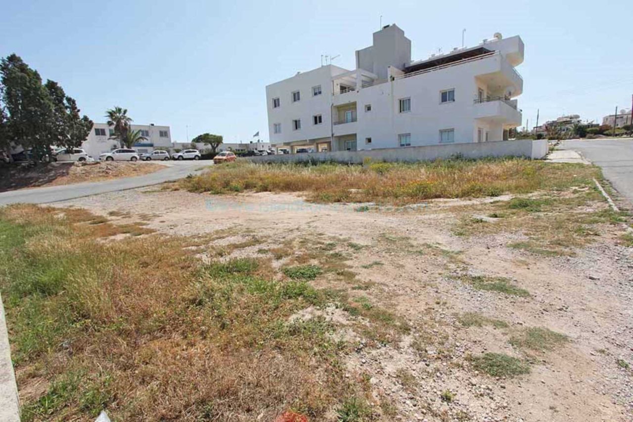  Villa in Deryneia, Cyprus No. 24099