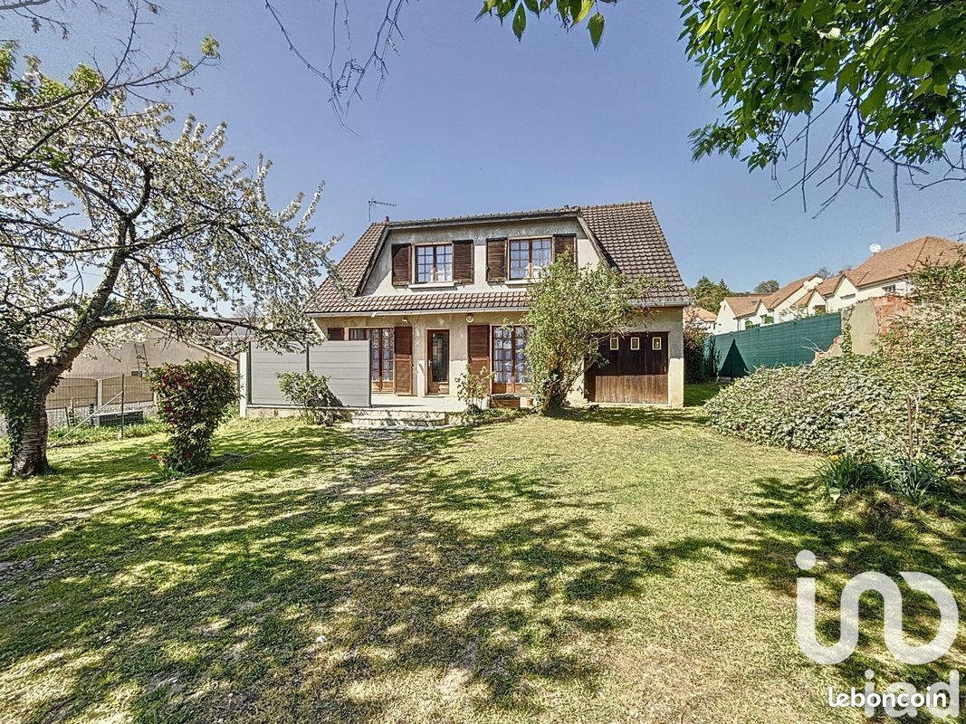 Casa de 4 dormitorios en Linas, France No. 285715