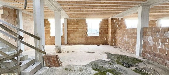 Квартира с 3 комнатами в Чистернино, Италия № 190888 9