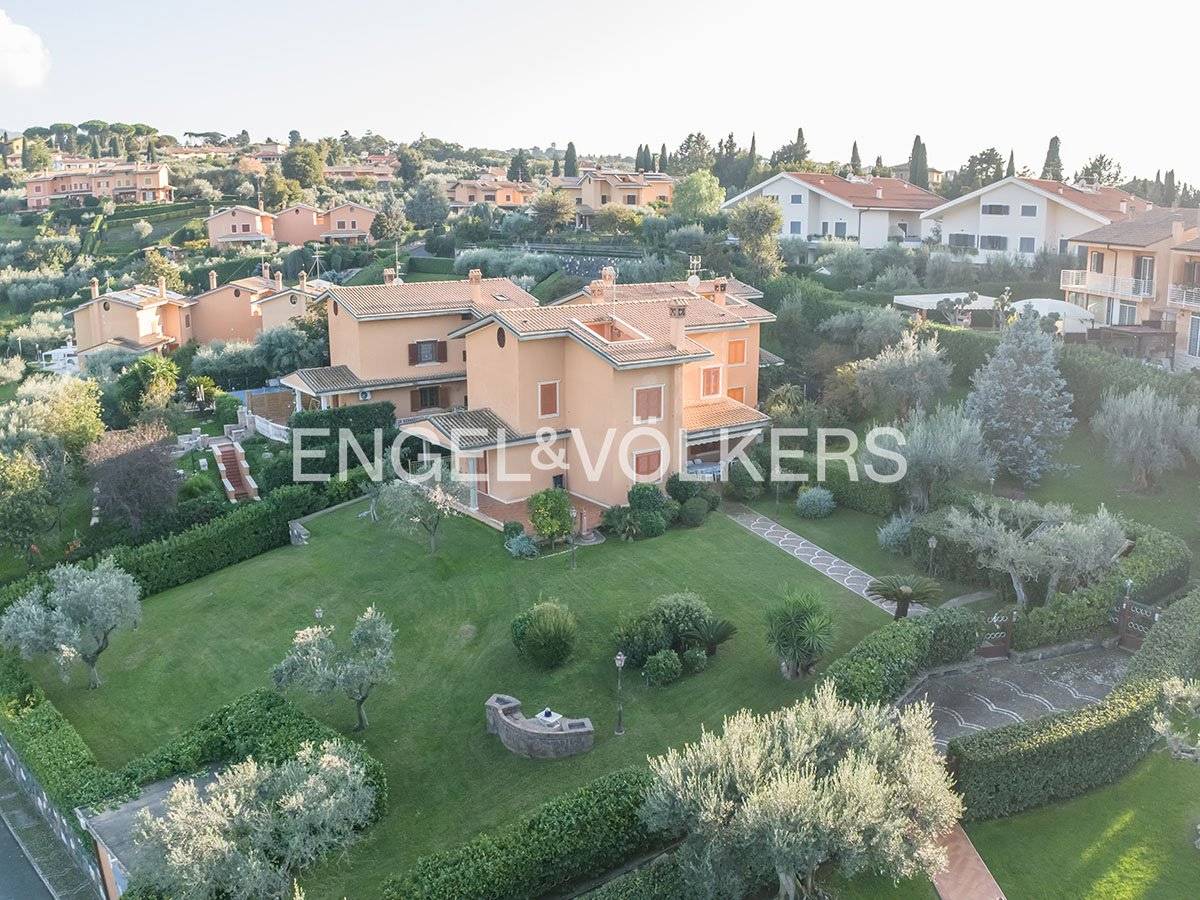4 bedrooms Villa in Frascati, Italy No. 102235