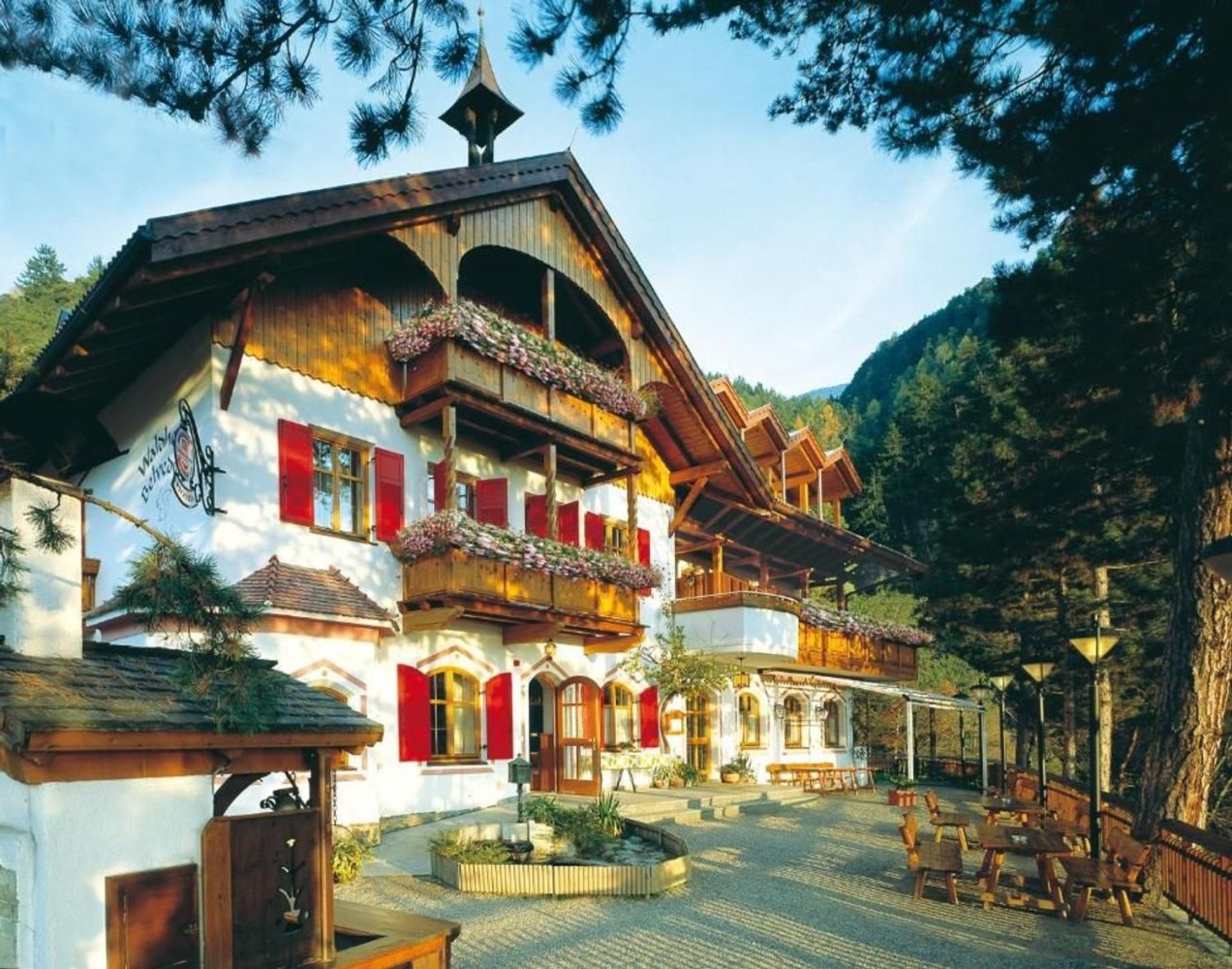 930m² Commercial property in Trentino-Alto Adige, Italy No. 336091