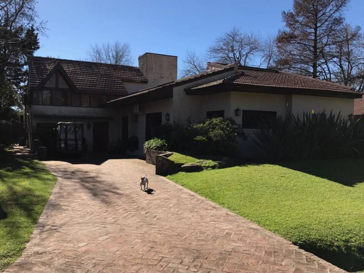 Casa de 4 dormitorios en Pilar, Argentina No. 85118