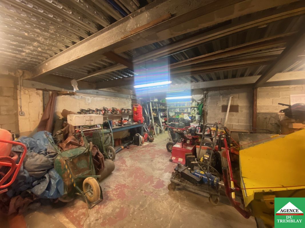 90m² Warehouse in Fontenay-sous-Bois, France No. 148085