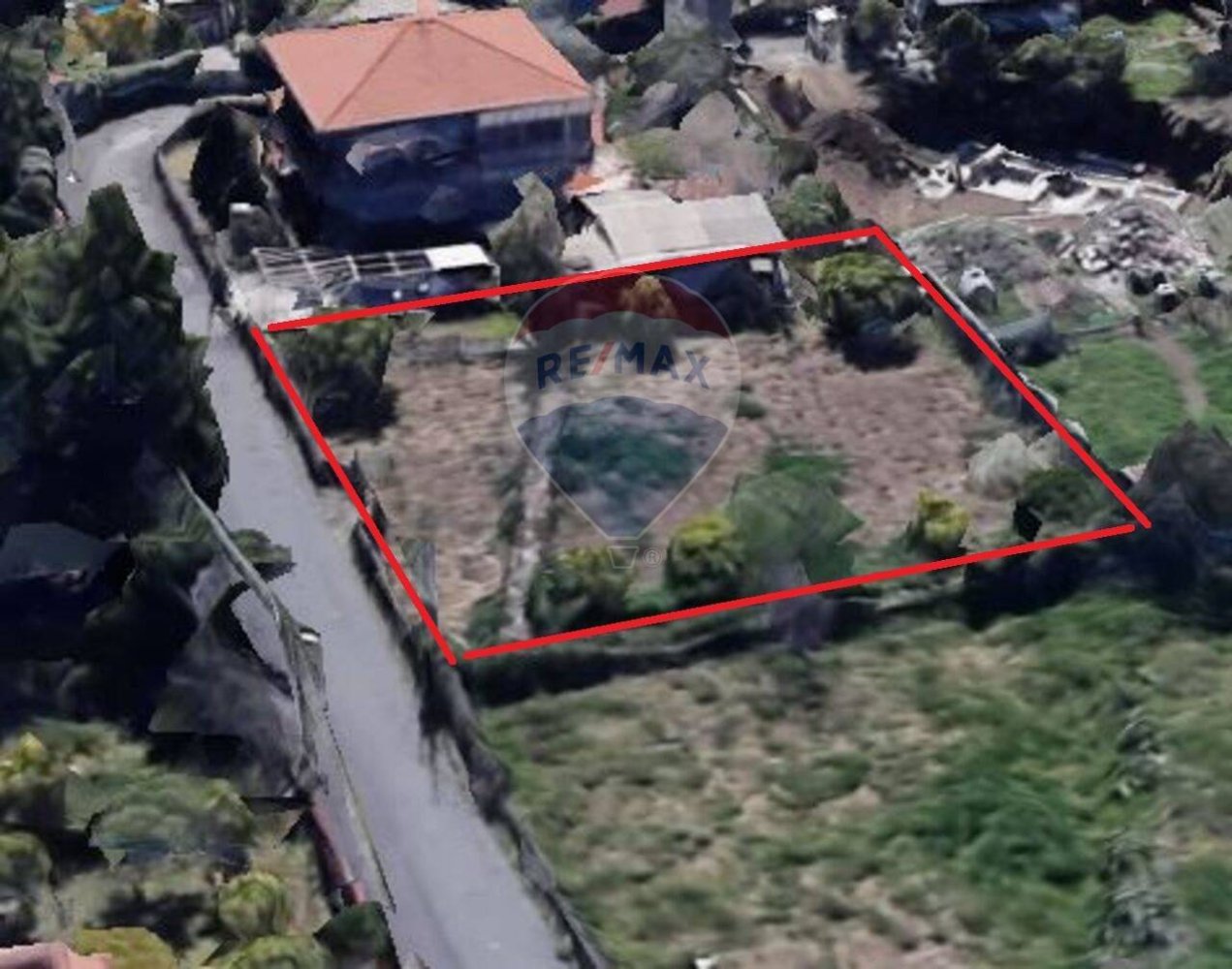 1050m² Land in Mascalucia, Italy No. 84375