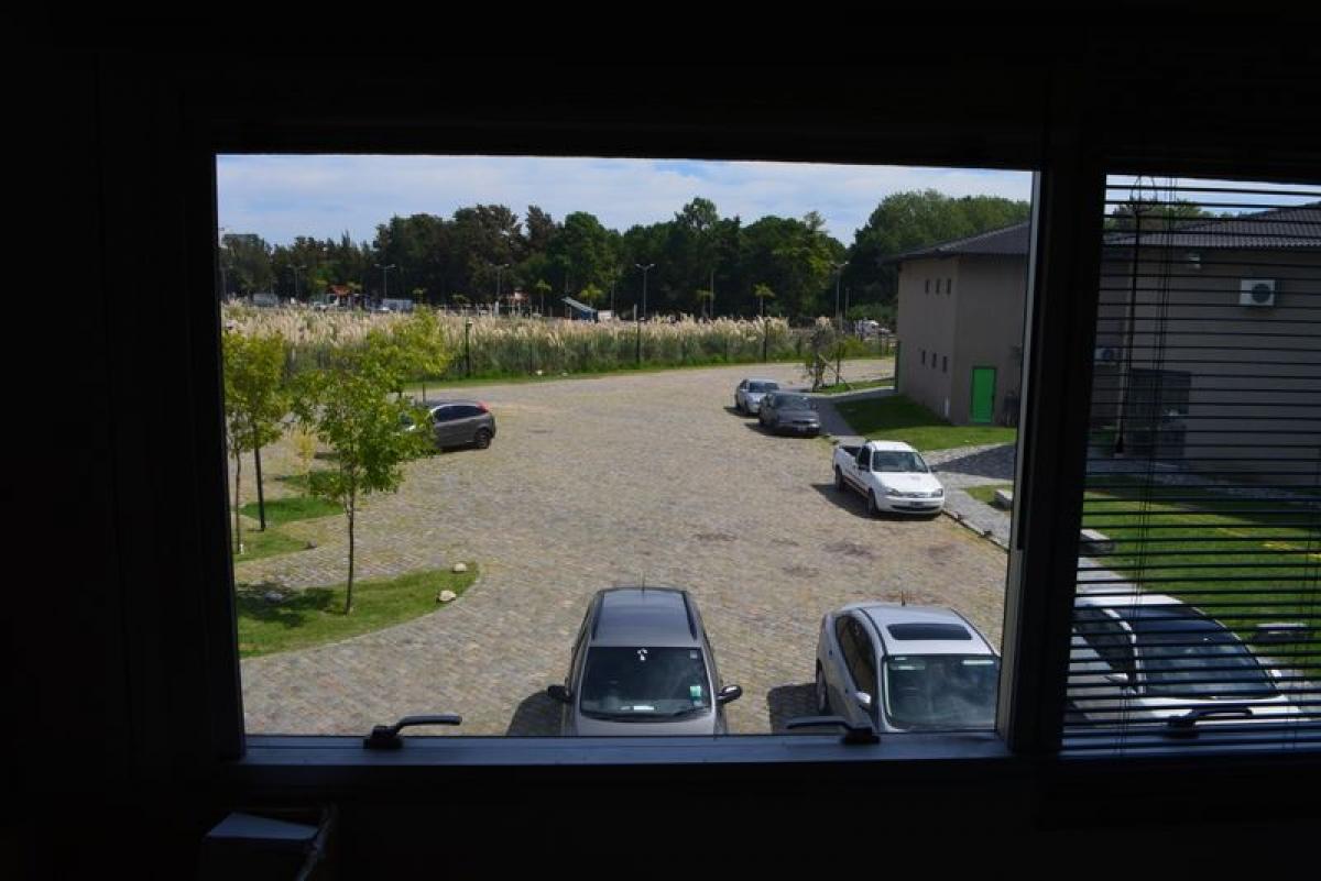 77m² Office in Tigre, Argentina No. 26791