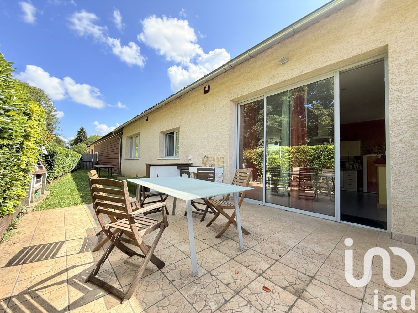 3 bedrooms House in Neuville-sur-Ain, France No. 285709