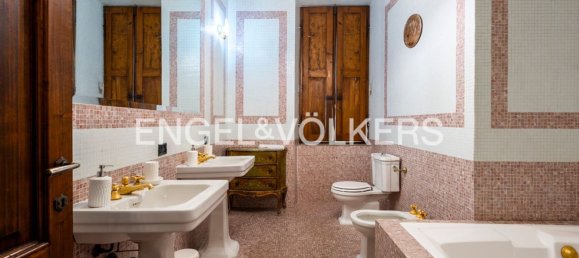 8 rooms Apartment in Florence, Italy No. 109288 31