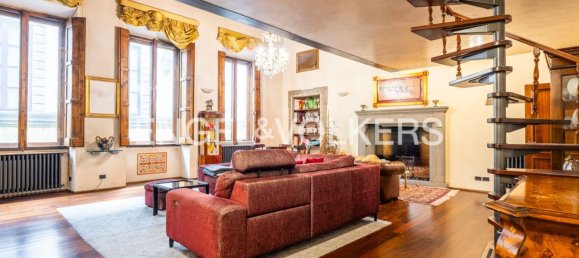 8 rooms Apartment in Florence, Italy No. 109288 5