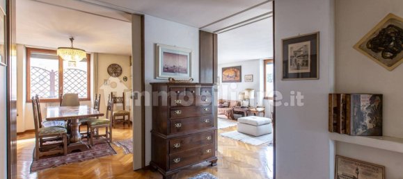 5 bedrooms Apartment in Rome, Italy No. 109861 2