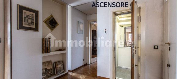 5 bedrooms Apartment in Rome, Italy No. 109861 3