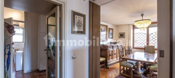 5 bedrooms Apartment in Rome, Italy No. 109861 4