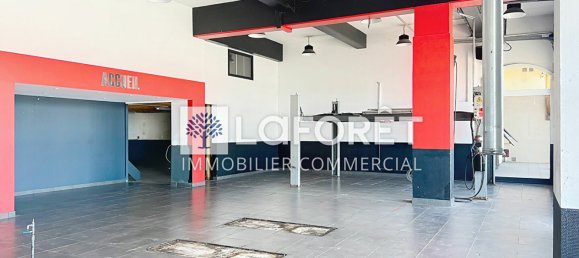 Propiedad comercial en Bressuire, France 200 m² No. 277467 3