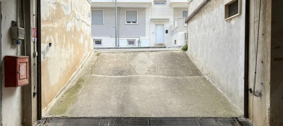 1-salle Garage à Francavilla Fontana, Italy No. 25231 10