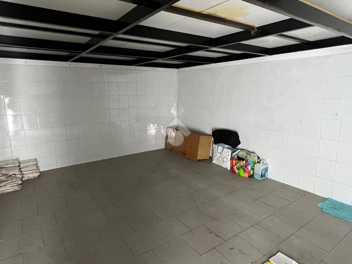 1-salle Garage à Francavilla Fontana, Italy No. 25231