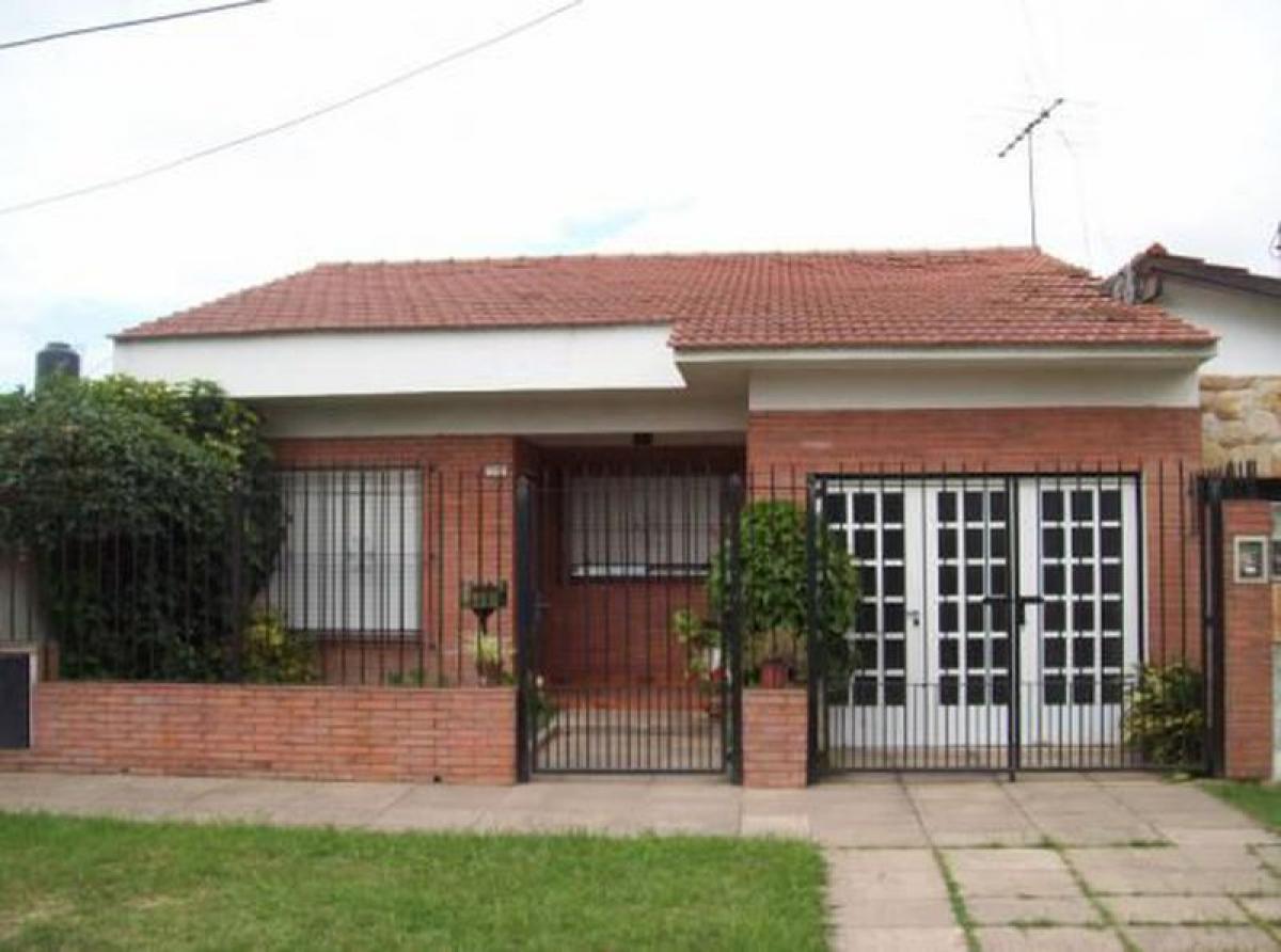 2 bedrooms House in Ituzaingo, Argentina No. 94693