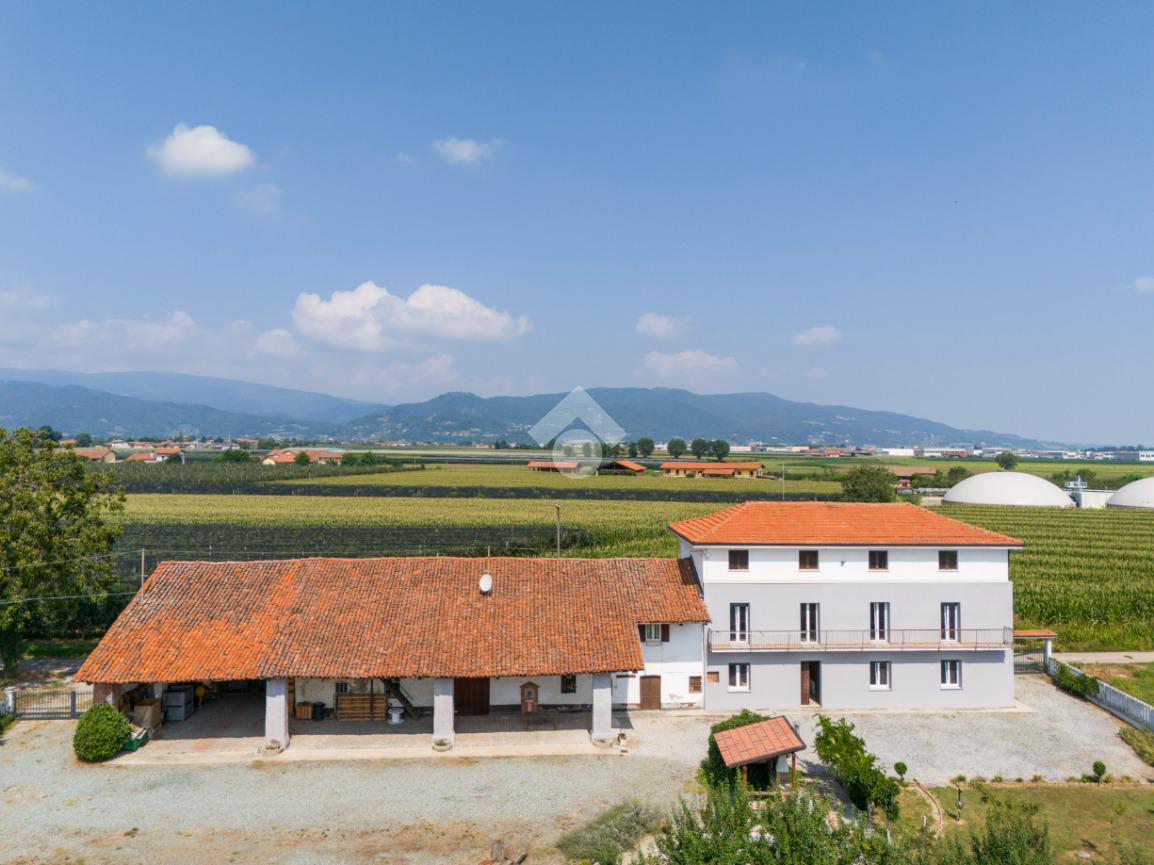 8 rooms Villa in Busca, Italy No. 18503