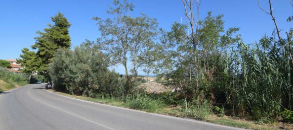 2 rooms Apartment in Città Sant'Angelo, Italy No. 310930 4