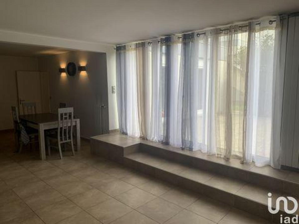 3 bedrooms Condo in Villepinte, France No. 30203