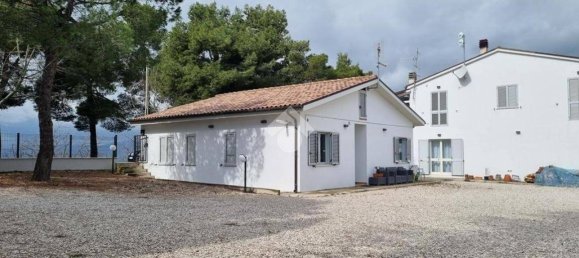 3 bedrooms House in Castellalto, Italy No. 160189 8