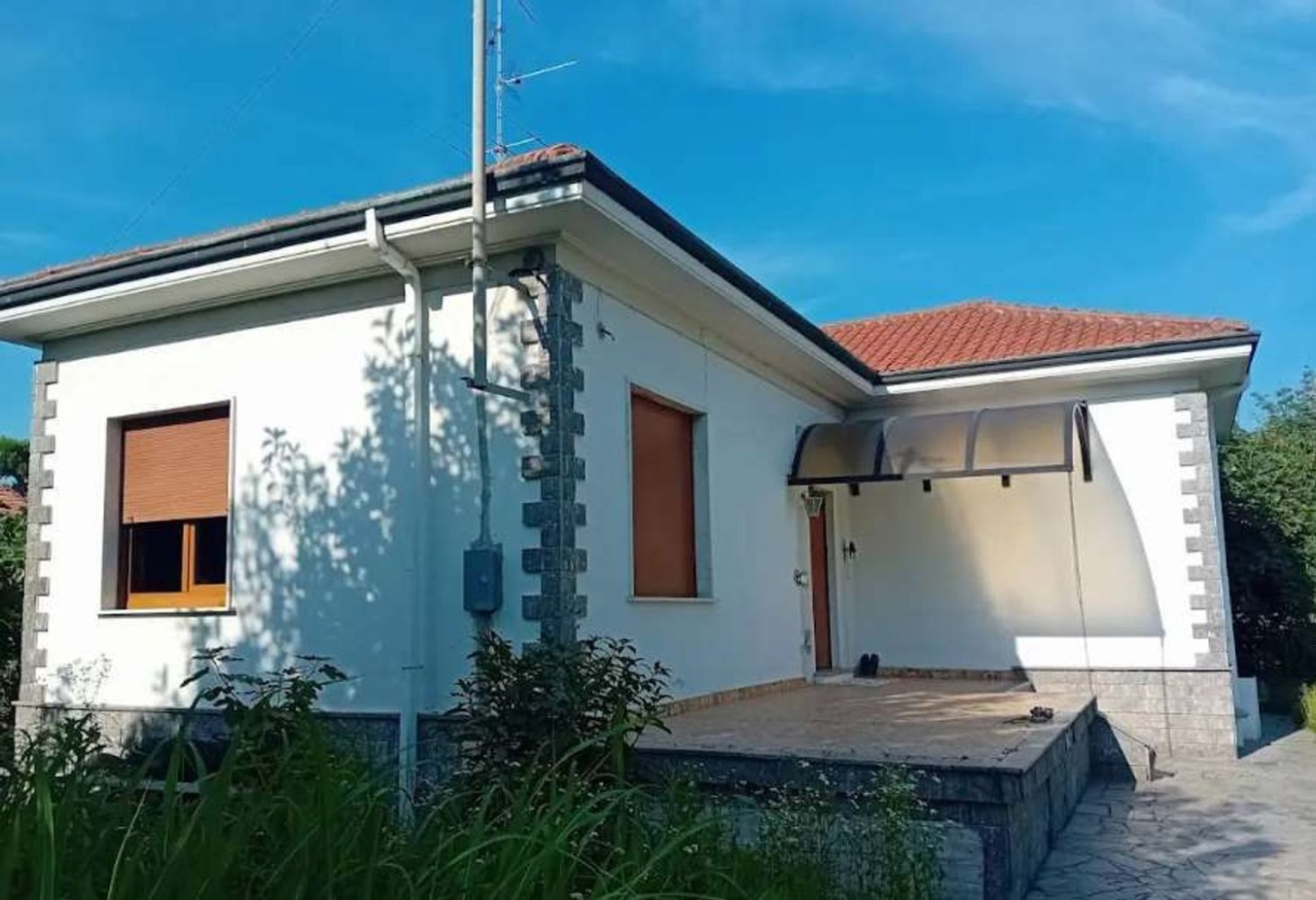 4 rooms Villa in Busto Arsizio, Italy No. 8975