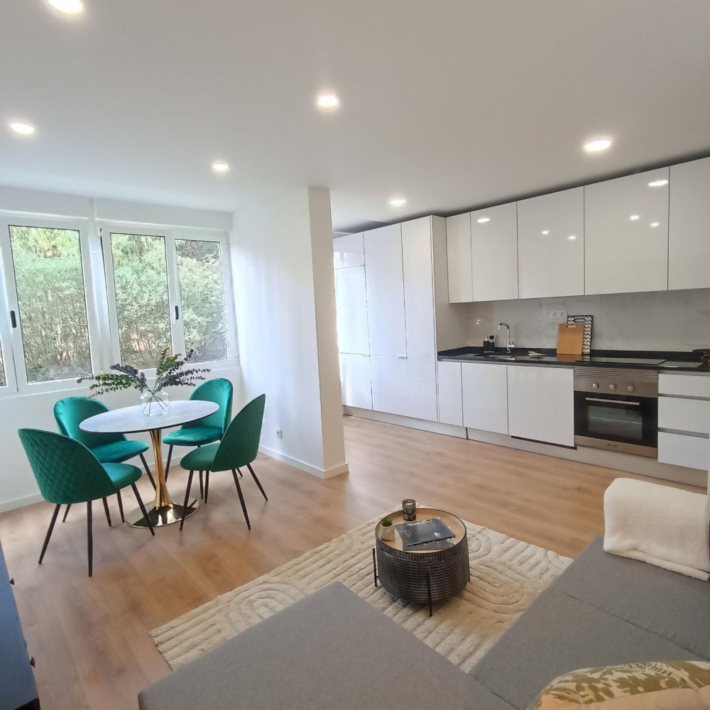 3 bedrooms Apartment in Lisbon, Portugal No. 313048