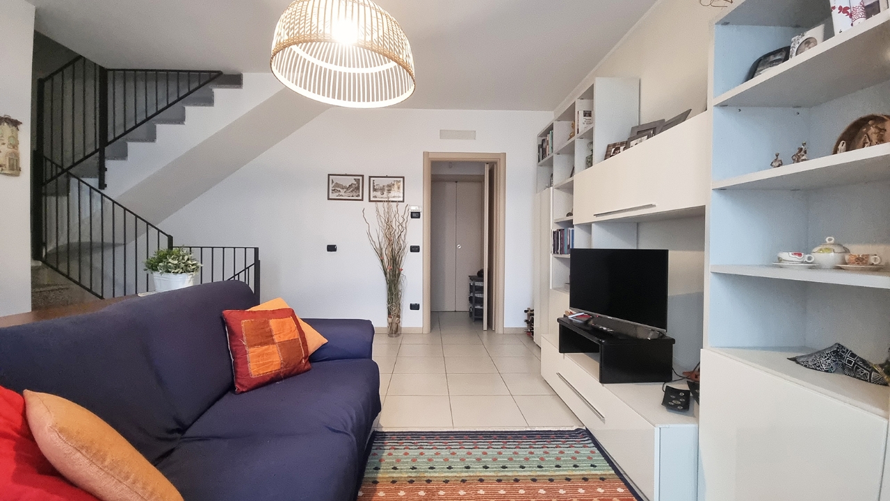 4 rooms House in Sulbiate, Italy No. 86778