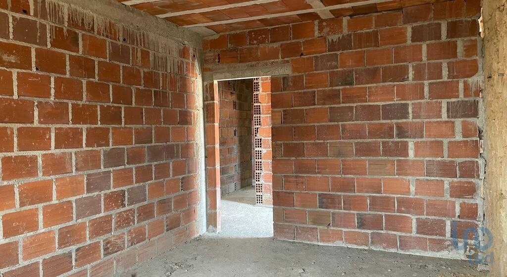 258m² Building in Vila Verde, Portugal No. 285198