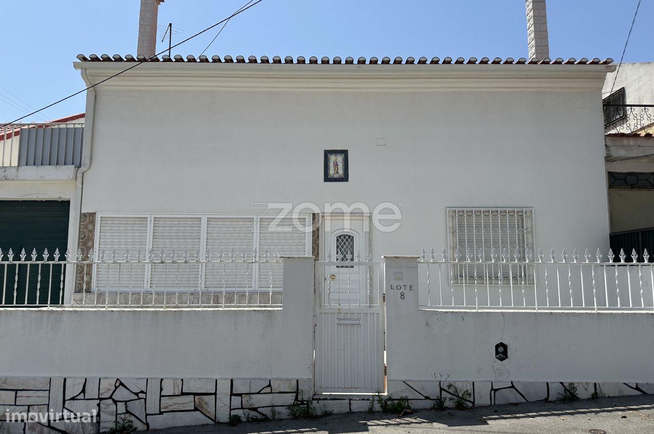 6 bedrooms House in Lisbon, Portugal No. 240023