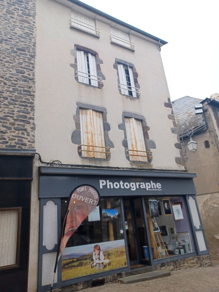 Edifício em Mauriac, France 180 m² N.º 272488