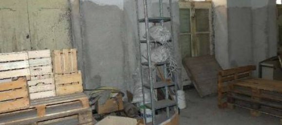 Коммерческая недвижимость с 3 комнатами в Генуя, Италия № 83670 4