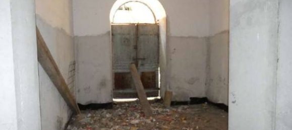 Коммерческая недвижимость с 3 комнатами в Генуя, Италия № 83670 6