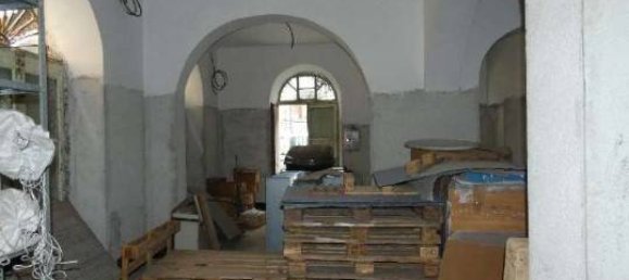 Коммерческая недвижимость с 3 комнатами в Генуя, Италия № 83670 3