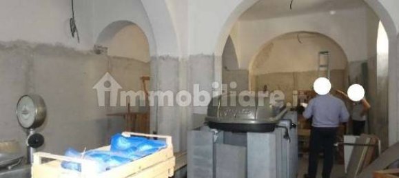 Коммерческая недвижимость с 3 комнатами в Генуя, Италия № 83670 2