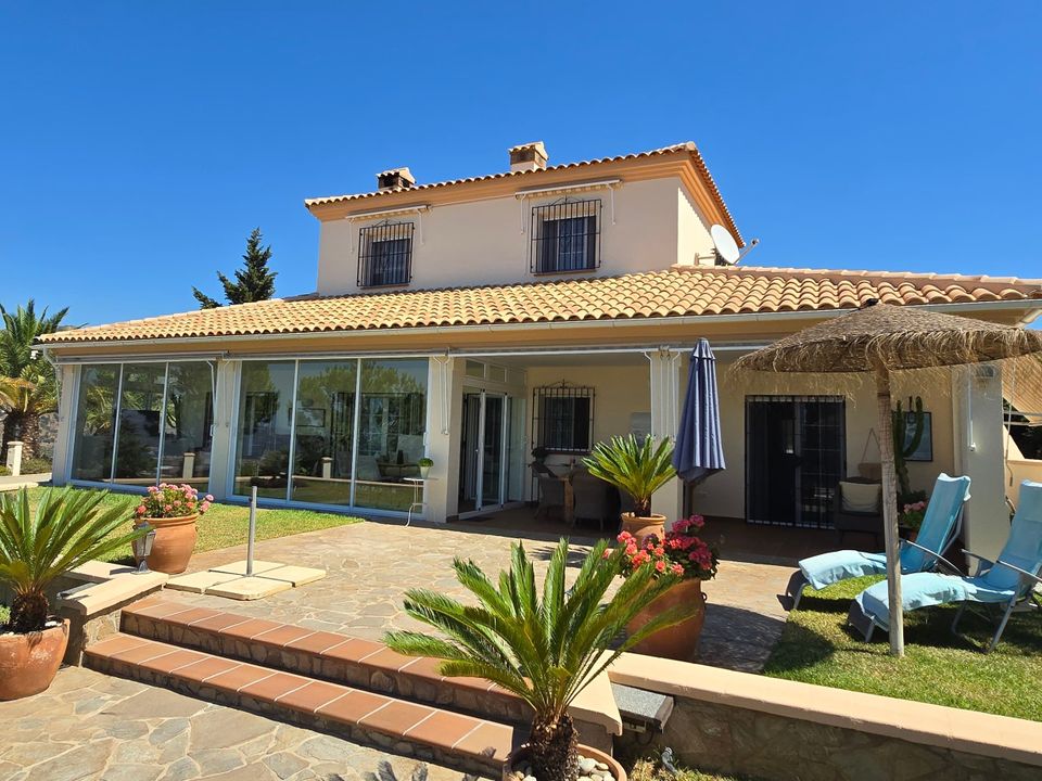 3 bedrooms Villa in Sayalonga, Spain No. 180012
