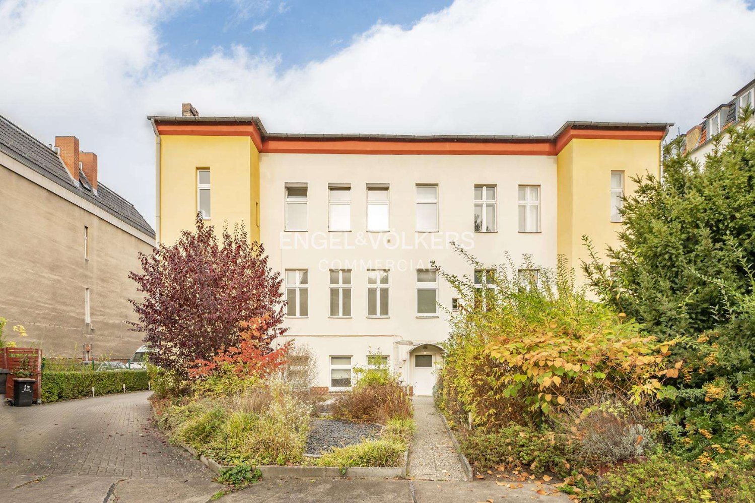850m² Building in Lichterfelde, Germany No. 36963