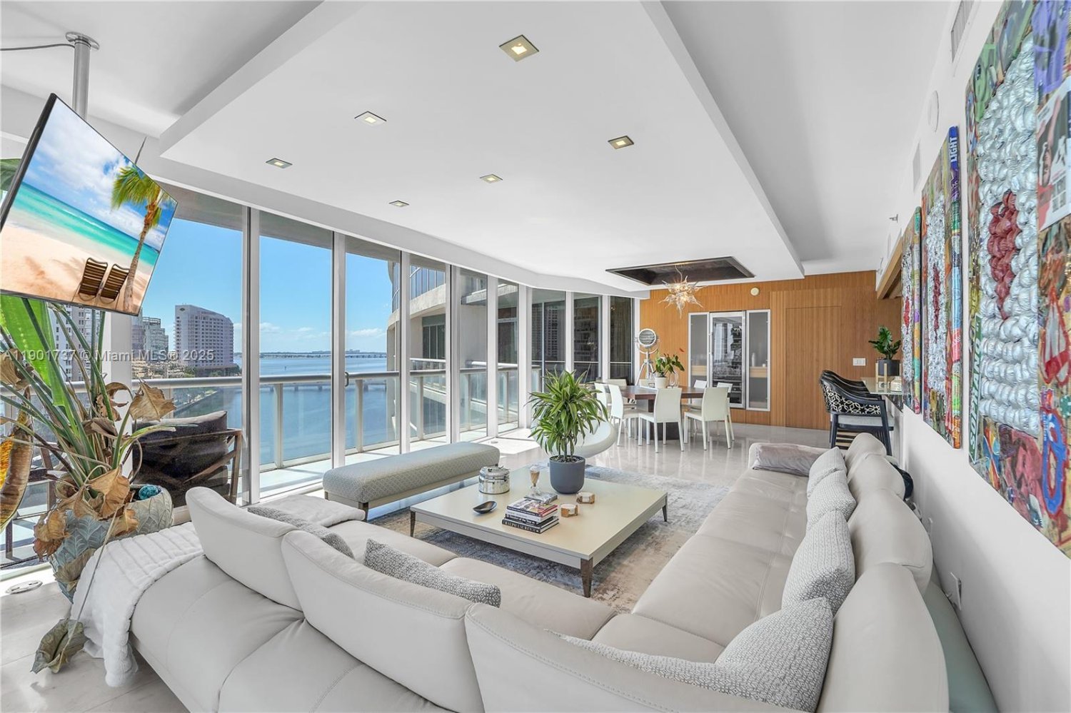 3 chambres propriété commerciale à louer à Miami, Miami-Dade, Florida, USA № 614283