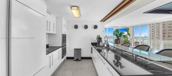 3 chambres propriété commerciale à louer à Miami, Miami-Dade, Florida, USA № 614283 14
