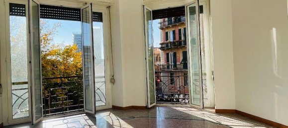 8 rooms Apartment in Savona, Italy No. 121990 12
