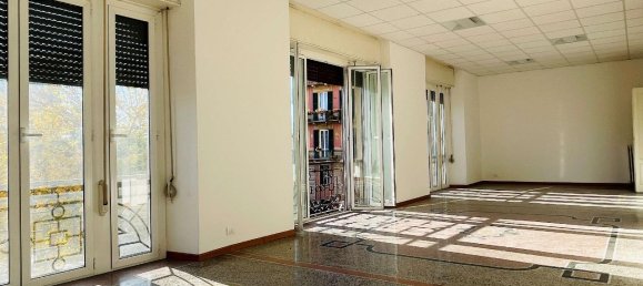 8 rooms Apartment in Savona, Italy No. 121990 14