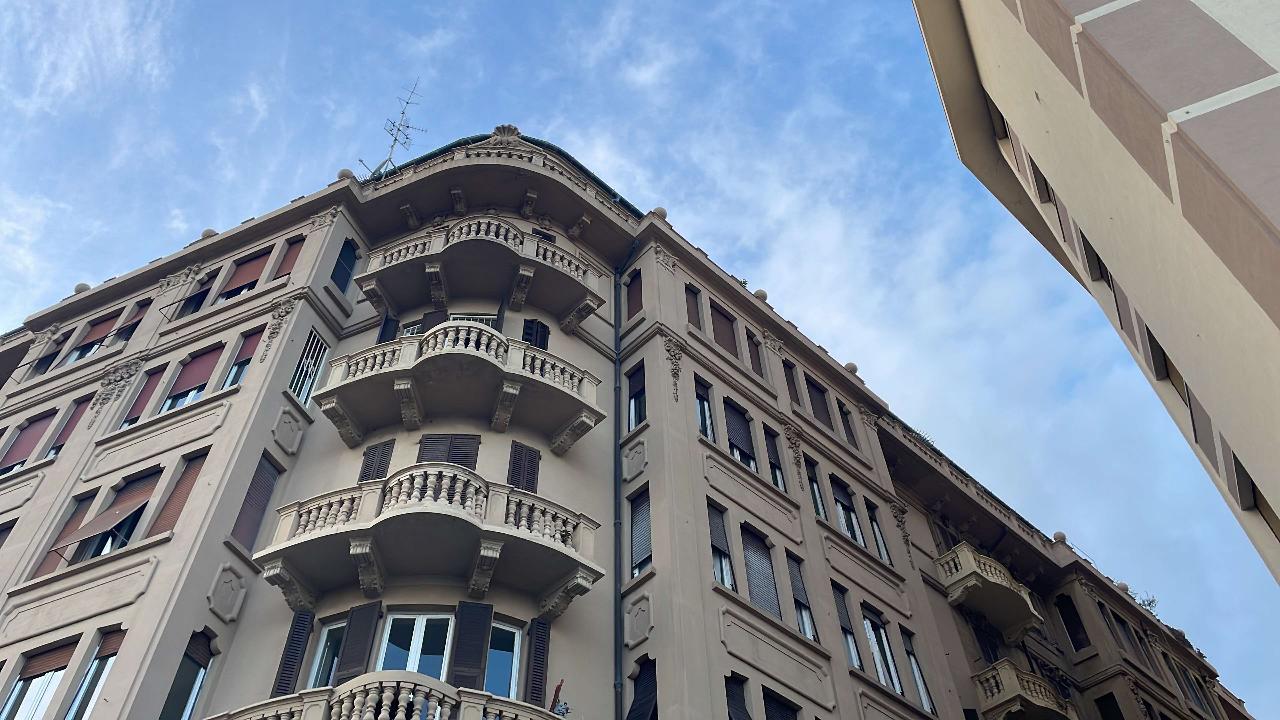 8 rooms Apartment in Savona, Italy No. 121990