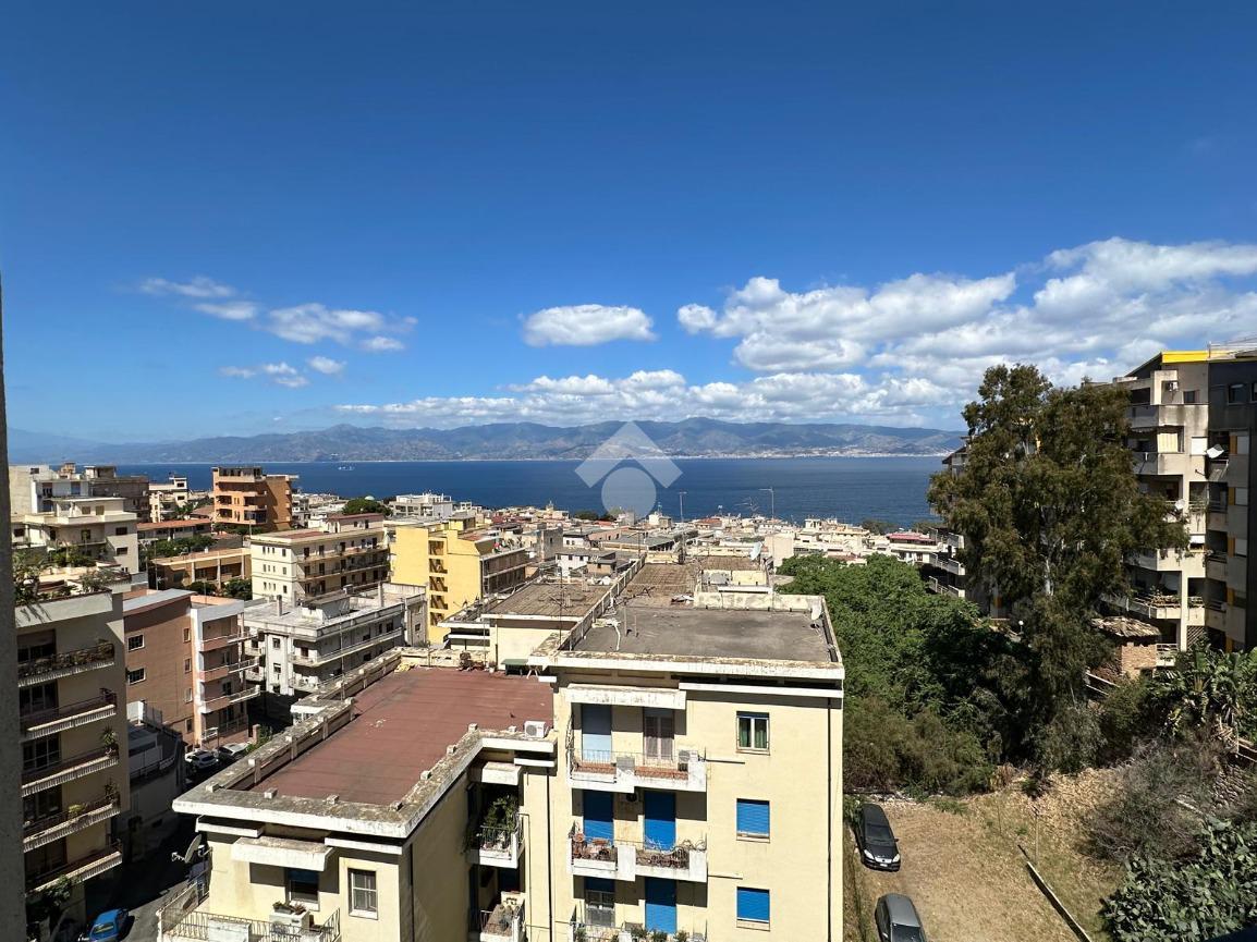 4غرفة شقة في Reggio Calabria, Italy رقم 146139
