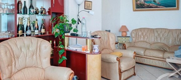 3 chambres Appartement à Sainte-Savine, France No. 49537 2