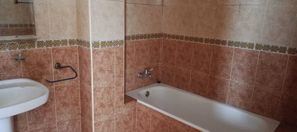 3 bedrooms Apartment in Zaragoza, Spain No. 137397 10