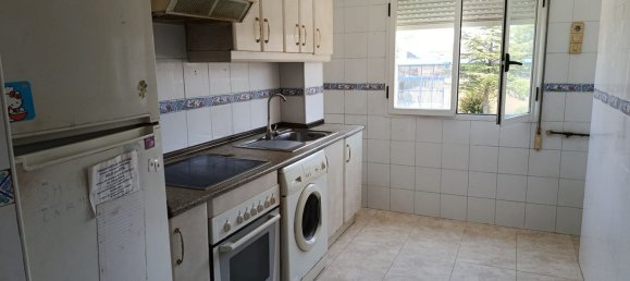 3 bedrooms Apartment in Zaragoza, Spain No. 137397 3