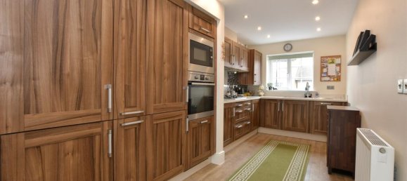 4 bedrooms Townhouse in Essex, United Kingdom No. 4049 4