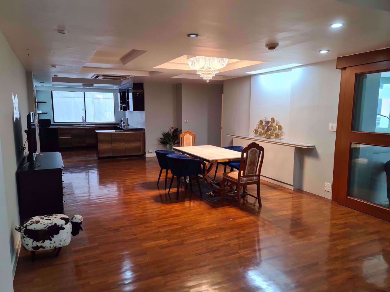 3 bedrooms Condo in Khlong Toei, Thailand No. 9711