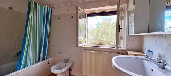 4 bedrooms House in Nocera Umbra, Italy No. 293727 9