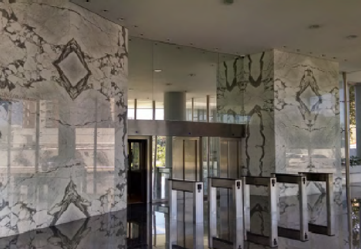 450m² Office in Tigre, Argentina No. 107864