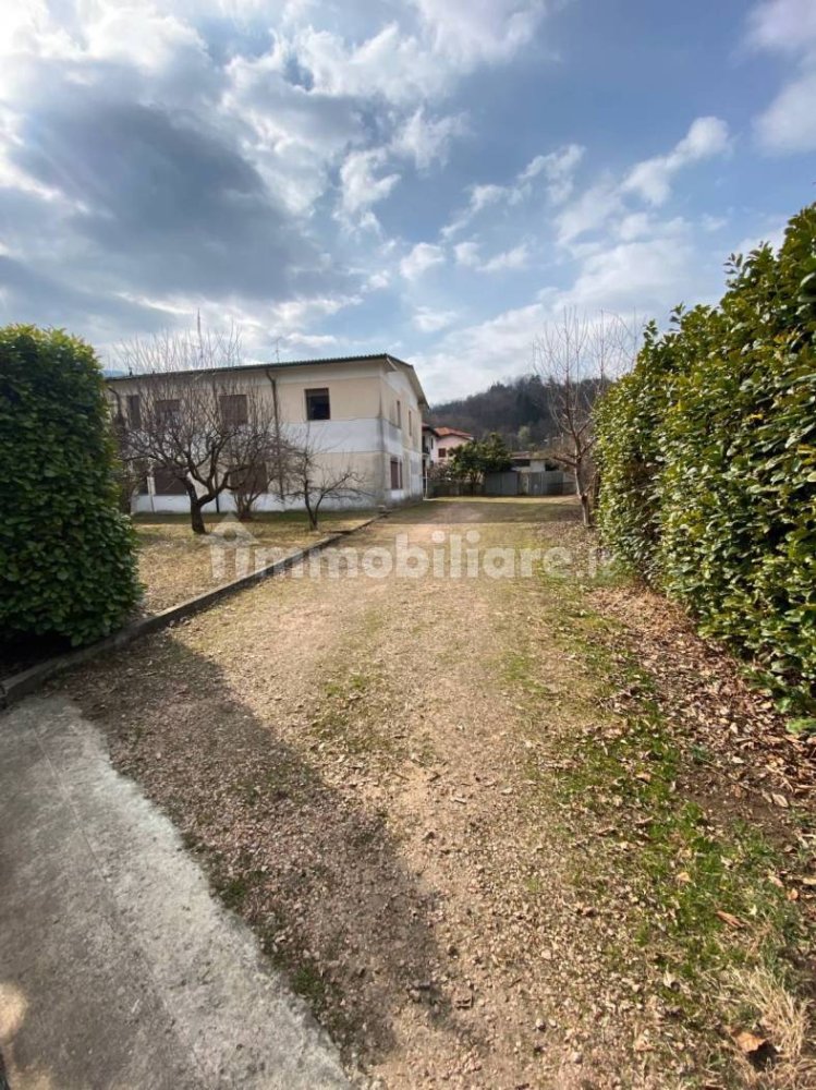 7 bedrooms Villa in Lavena Ponte Tresa, Italy No. 283619