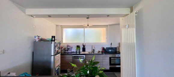 Apartamento de 4 dormitorios en La Seyne-sur-Mer, France No. 330122 2